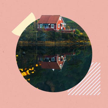 Imagine of a house on a lake